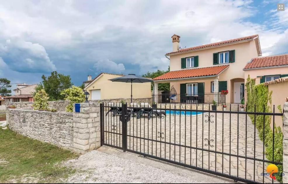 Villa Grguci カンファナル エクステリア 写真